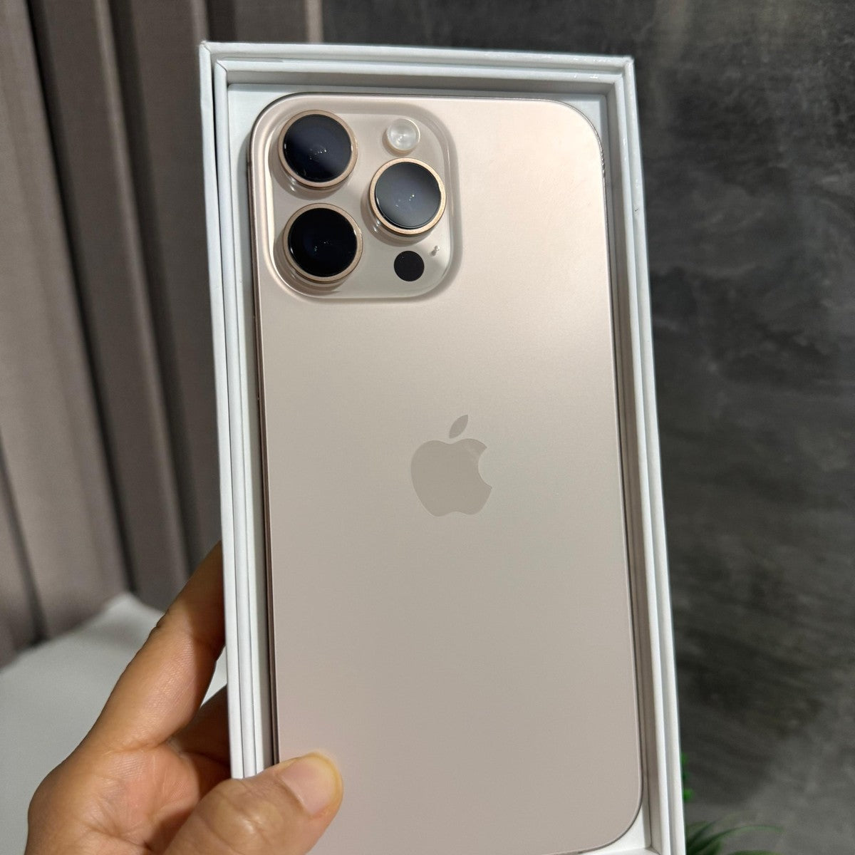 iPhone 16 Pro Max Desierto 512GB